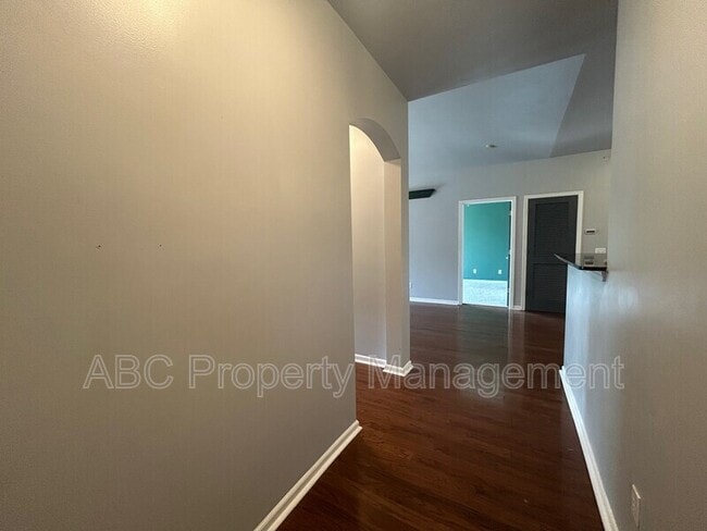 Building Photo - 4261 NE Meadow Creek Cir Unit 303 Rental