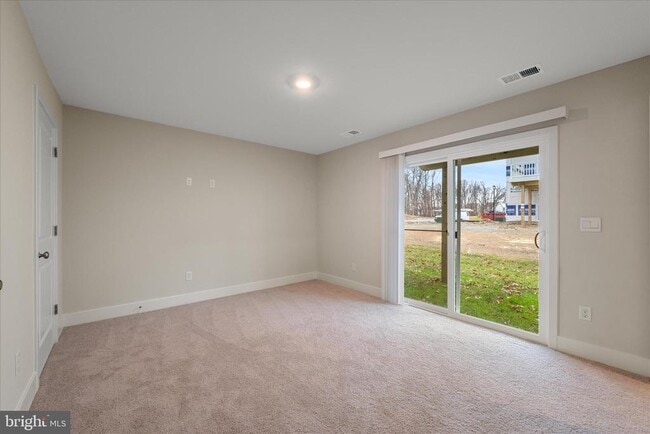 Photo - 180 Munsee Cir