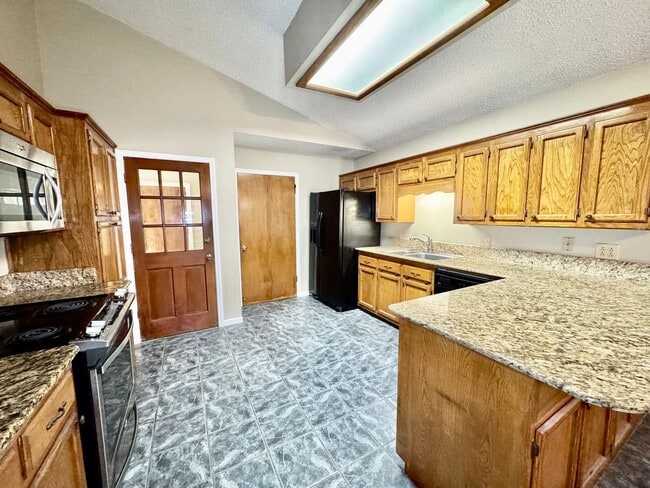 Photo - Prime Baton Rouge Location! 3BR Garden Home Across from Perkins Rowe