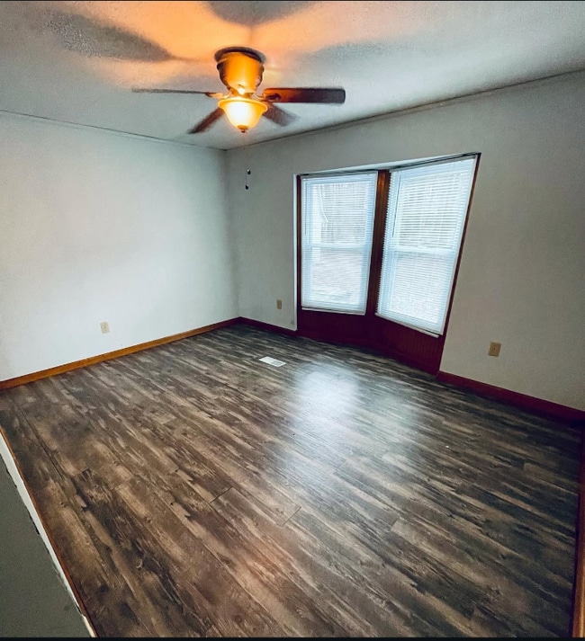 Building Photo - 201 W Love Rd Rental