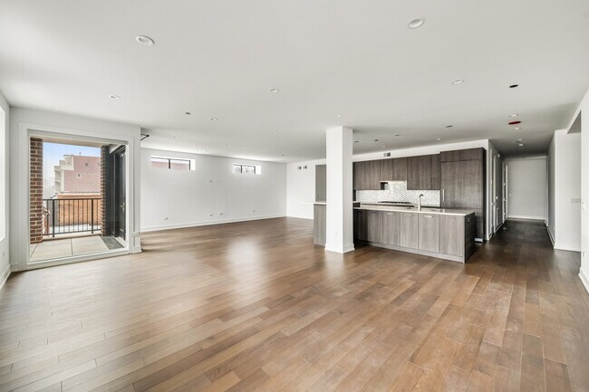 Photo - 434 W Melrose St Unit 401