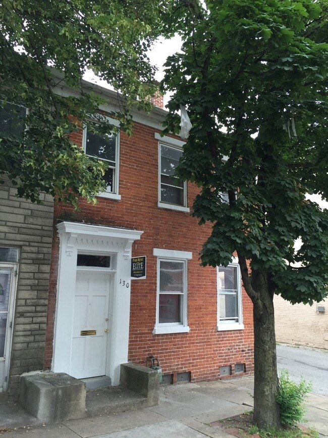 Building Photo - Spacious 3 Bedroom House, Yard- York City SD