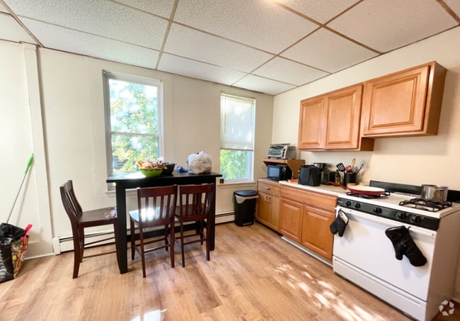 Building Photo - 1572 Tremont St Rental