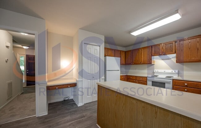 Building Photo - Cottage living in this 3-Bedroom, 3-Bath H...