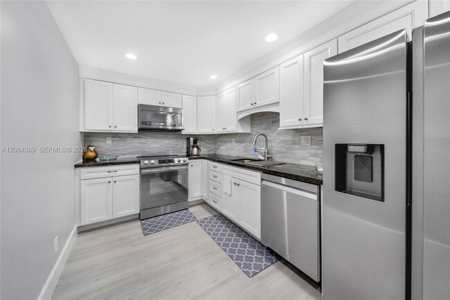 Building Photo - 4250 Galt Ocean Dr Unit 1J