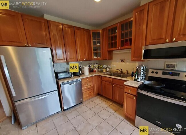 Building Photo - 149 Centre St Unit 1