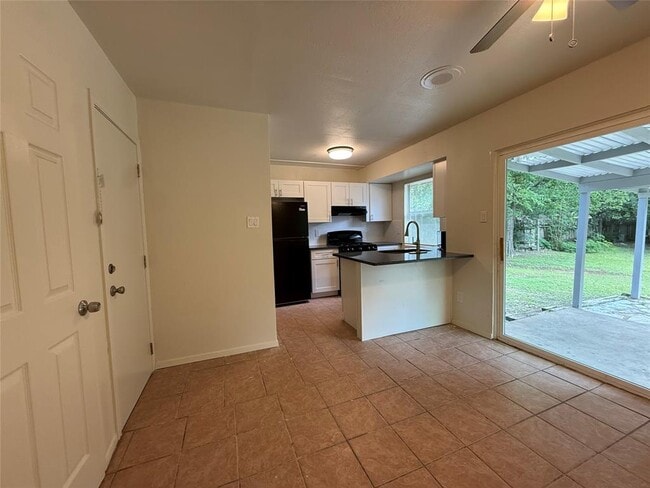 Photo - 1109 Village Green Dr