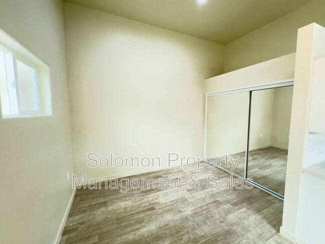 Photo - 513 N Ditmar St