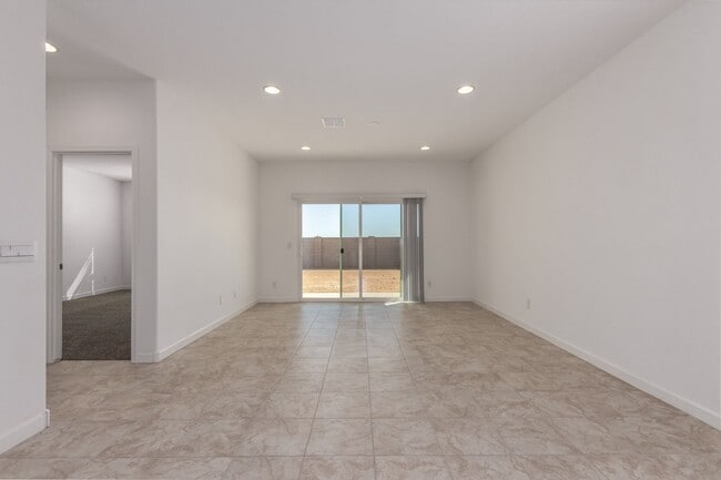 Photo - Brand New - Never Lived In 4 Bedroom / 2 B...