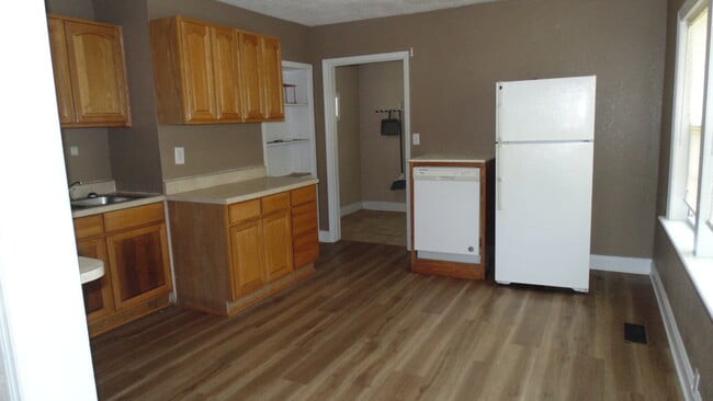 Photo - 706 Burn Rd