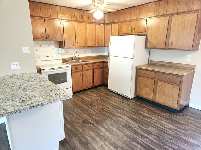 Photo - 901 Hillcrest Dr