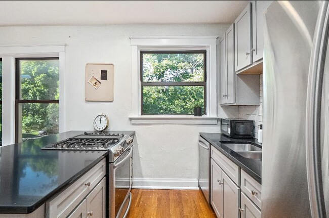 Photo - 2027-2029-2029 Alfred Ave