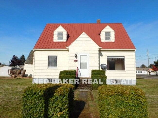 Building Photo - 4Bd/1Ba Two Story House - Available to View!