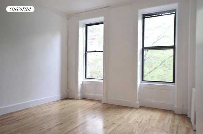 Photo - 331 E 89th St