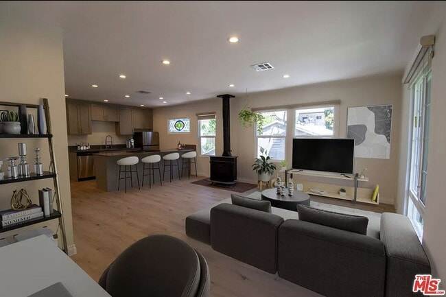 Building Photo - 1127-1135.5 Vista