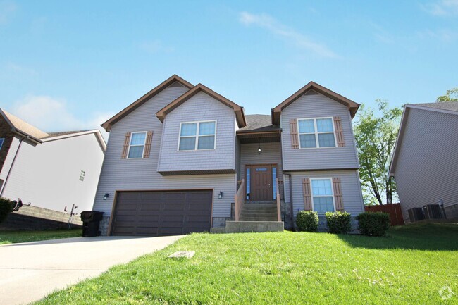Building Photo - Pet Friendly Four Bedroom! Rental