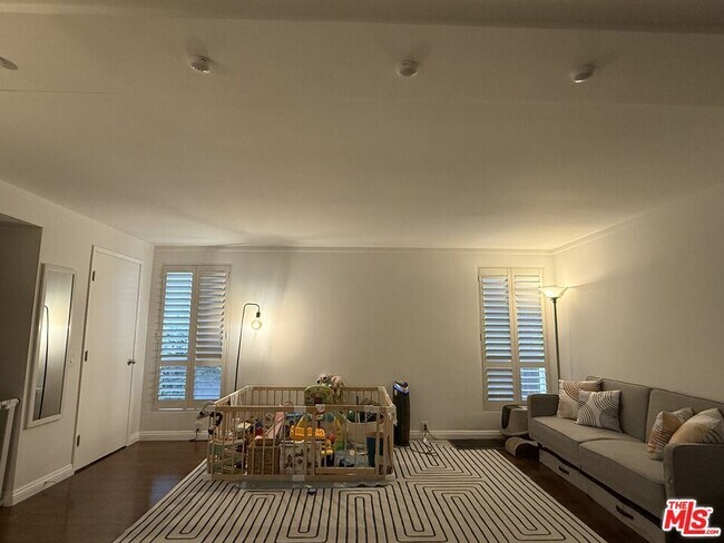 Photo - 2318 Fox Hills Dr Unit 105