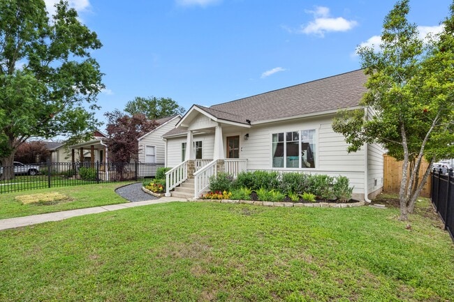 Photo - 945 Dorothy St