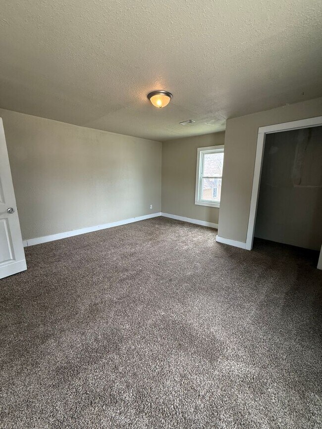 1527 3rd Ave S Unit 3