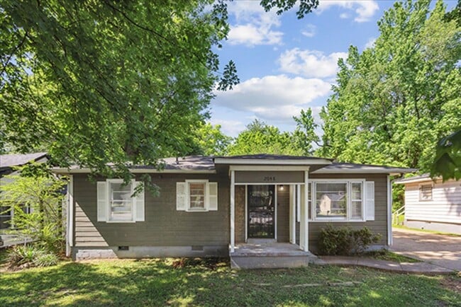 Building Photo - 2048 Whitney Ave