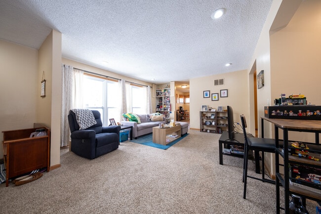 Photo - 5924 Idaho Ave N