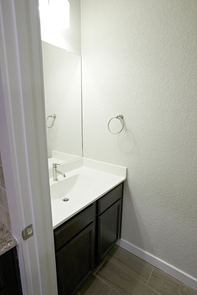 Photo - Luxury 3 Bedroom Townhome Located Near South Texas Medical Center, San Antonio, Texas!