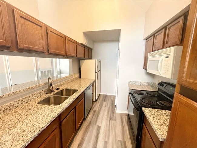 Photo - 14550 Fonmeadow Dr Unit 806