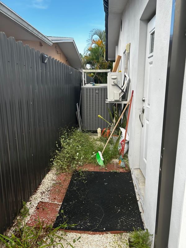 Building Photo - 1615 N 28th Ct Rental