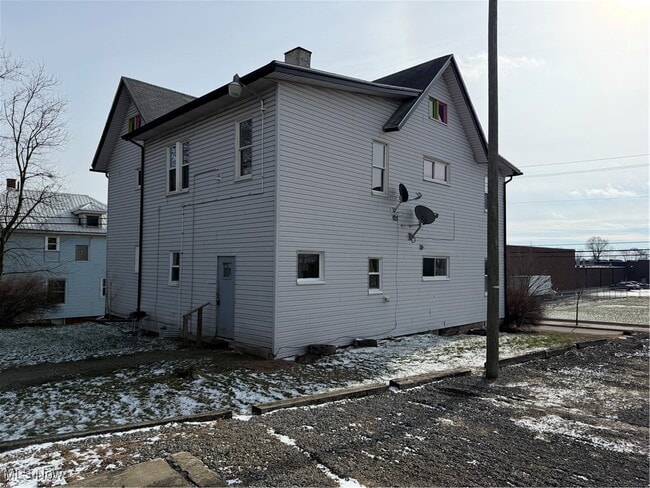 Photo - 317 12th St NE