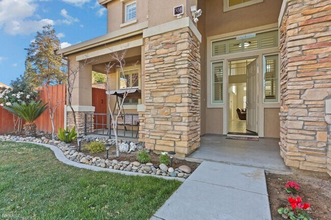 5 br, 3.5 bath House - 1824 Belmont Place