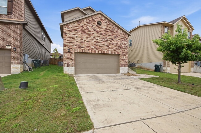 Photo - "Charming San Marcos Retreat: Spacious 3-Bedroom Home with 2.5 Baths on Lake Glen!"