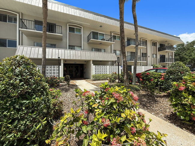 Building Photo - 4607 W Fig St Unit 209