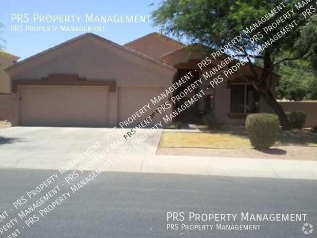 Building Photo - Home with a Pool in Gilbert