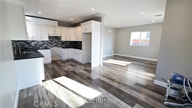 Building Photo - 132 E 104th St