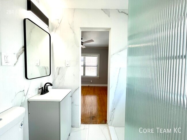 Photo - 710 W 48th St Unidad 106