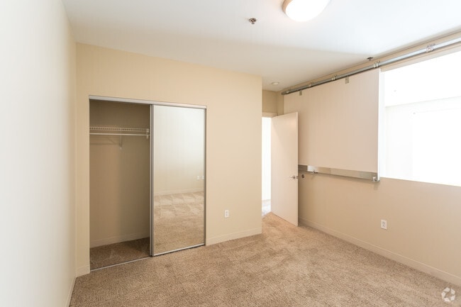 2br2.5ba-Marquee18-1313-Bedroom