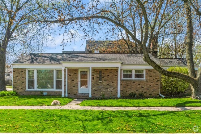 Building Photo - 2402 Illinois Rd Rental
