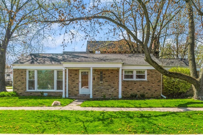 Photo - 2402 Illinois Rd House