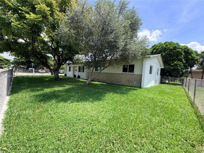 Building Photo - 5101 SW 127th Pl