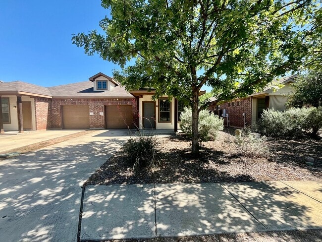 Building Photo - Luxury Duplex Home in Kyle, TX