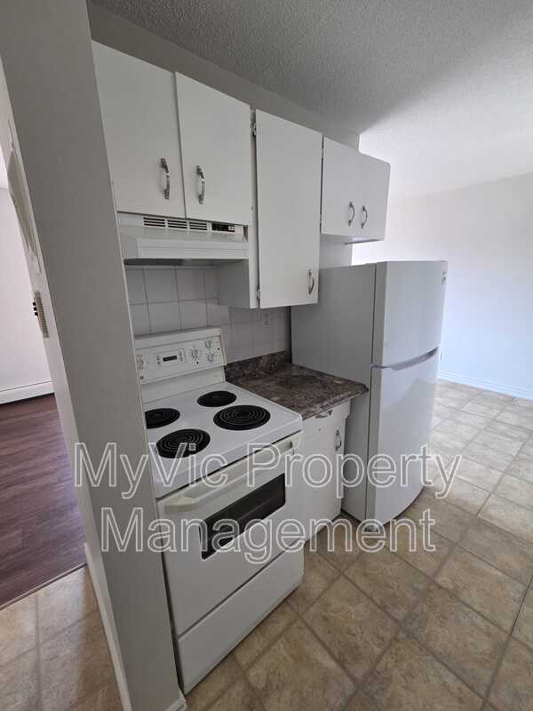 Building Photo - 10045-10083 83 Ave NW Unit One-Bedroom