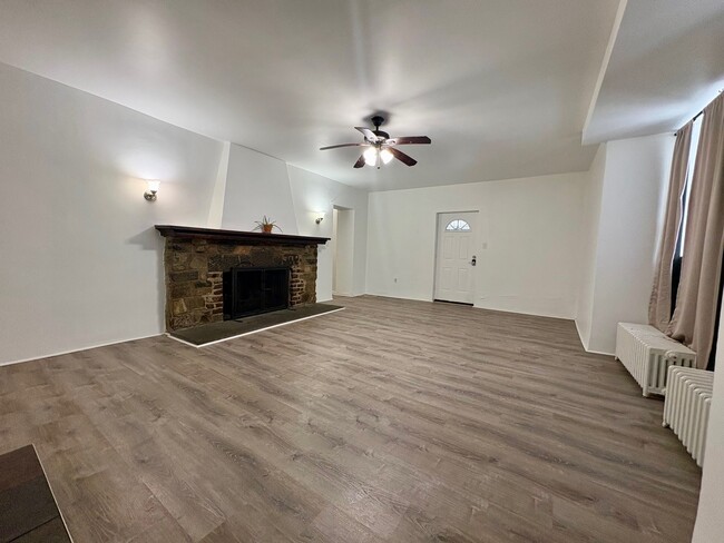 Photo - 2 Hollowbrook Plz Unit 1