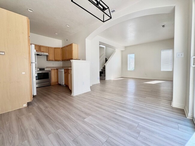 1553 Vivante Way
