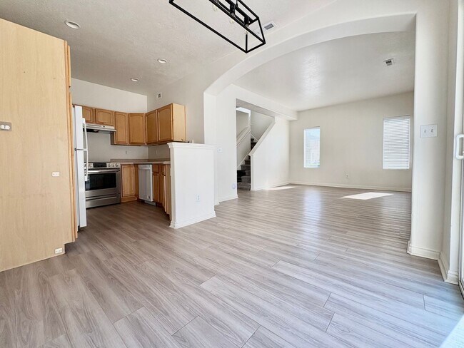 Photo - 1553 Vivante Way