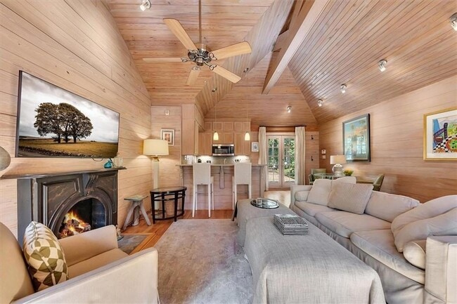 Building Photo - 2538 Parkside Dr NE