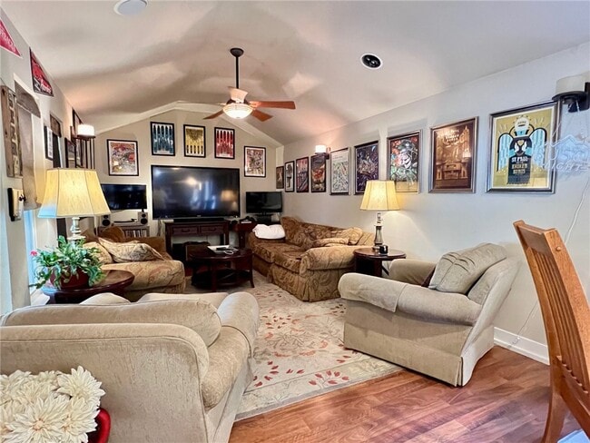 Building Photo - 628 N Mission Blvd