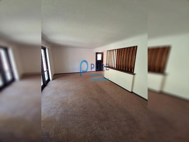 Photo - Beautiful Burnsville 3 Bedroom / 2 Bath Ho...