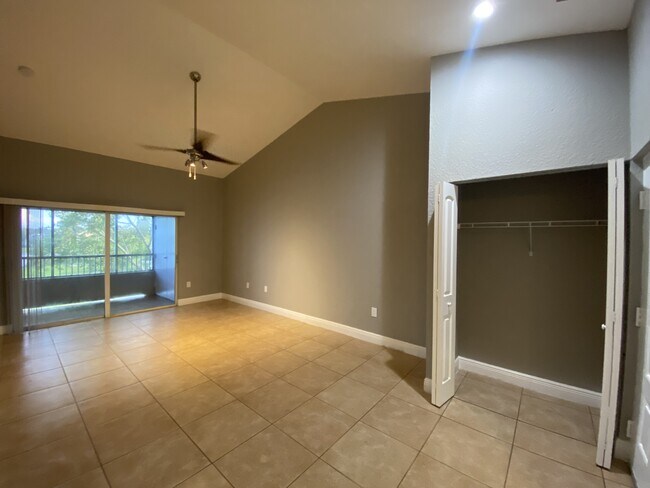 Photo - 2803 N Oakland Forest Dr