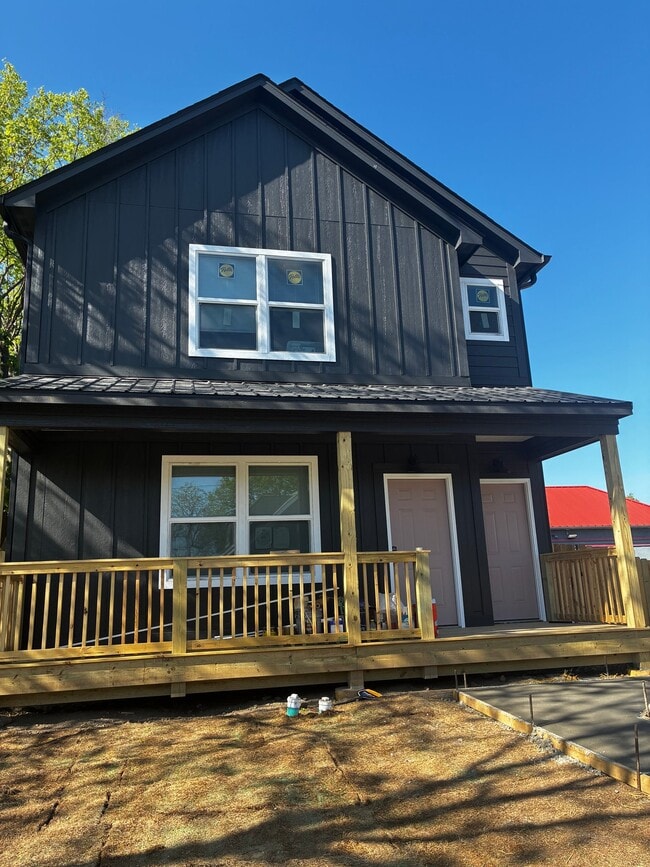 Photo - 824 W 29th St