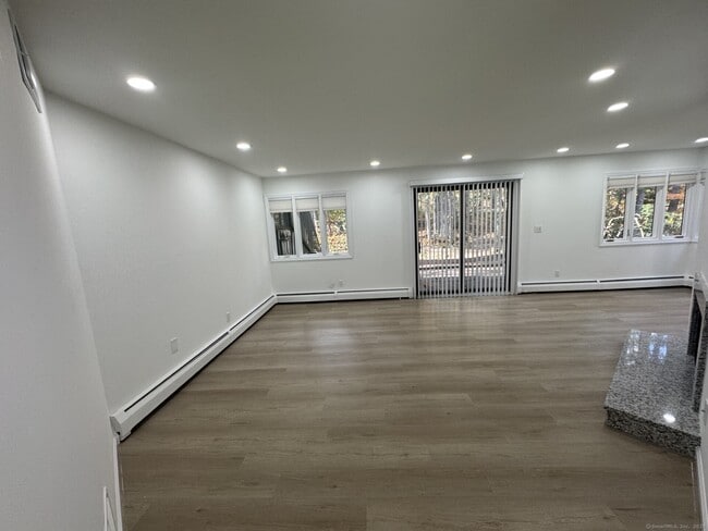 Photo - 4 Earls Ct Unit C